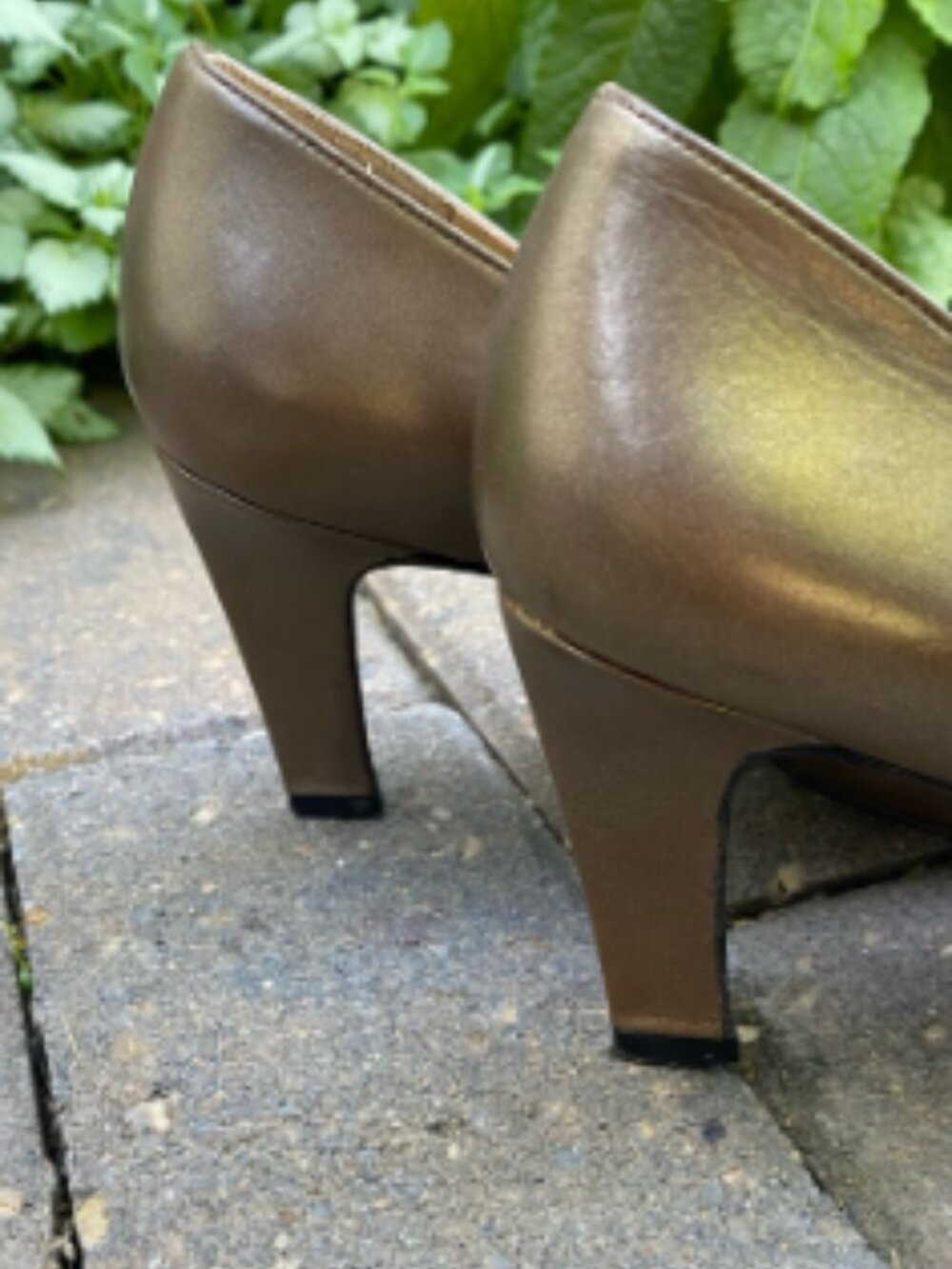 Stuart Weitzman Bronze Metallic Leather Pointed-Toe Pumps — Size 6 Summer Sale - Picture 3 of 9